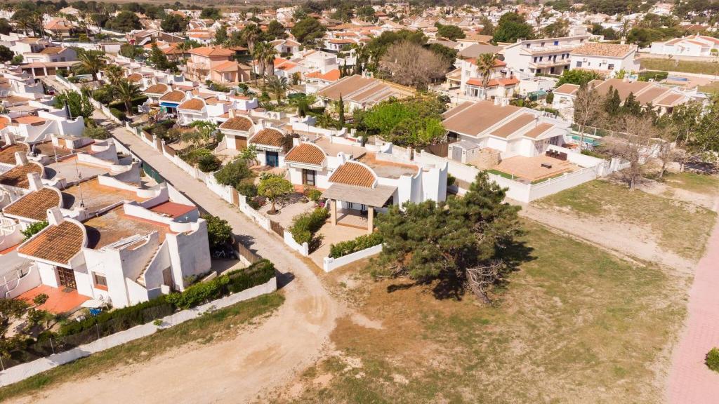 The surrounding neighborhood or a neighborhood close to the holiday home