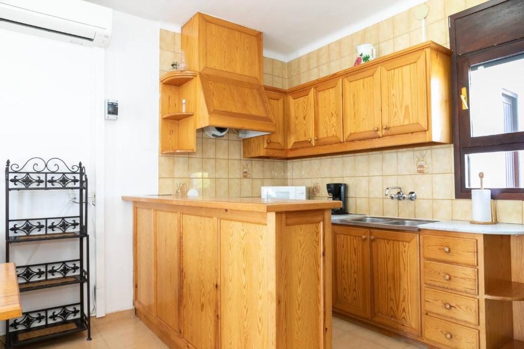 A kitchen or kitchenette at Eusebio - Casa en Riumar para 4 personas y en primera línia de mar - Deltavacaciones
