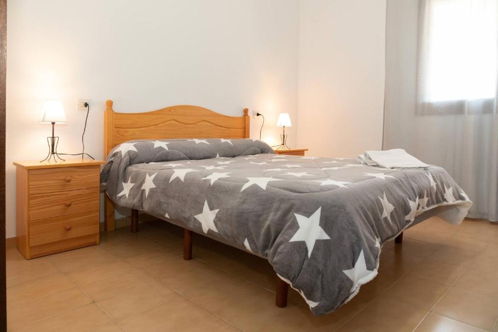 A bed or beds in a room at Eusebio - Casa en Riumar para 4 personas y en primera línia de mar - Deltavacaciones