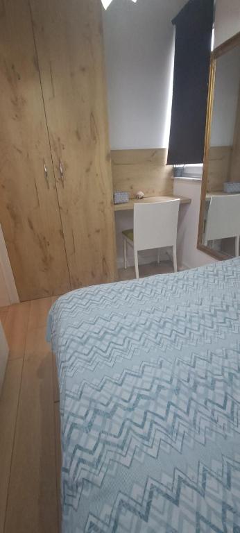 Lovely 1 bedroom apartment near Eye of Tirana - Image 8