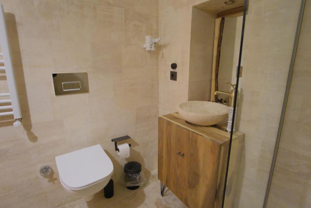 Euphoria Cave House - 12