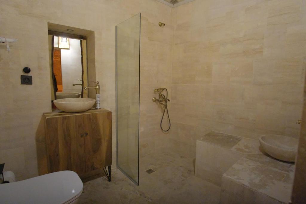 Euphoria Cave House - 11