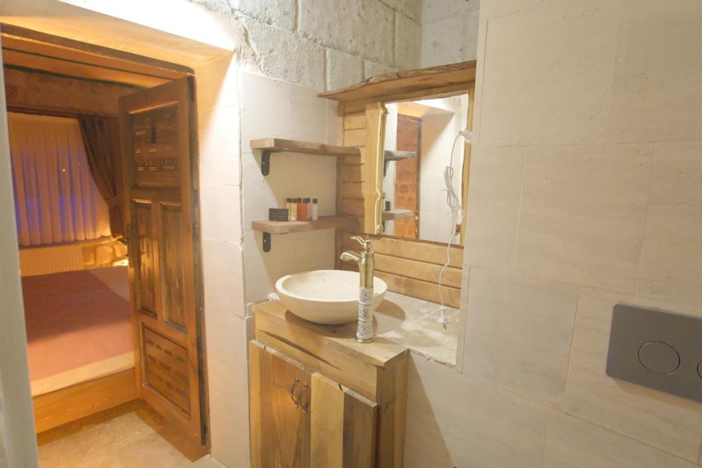 Euphoria Cave House - 19