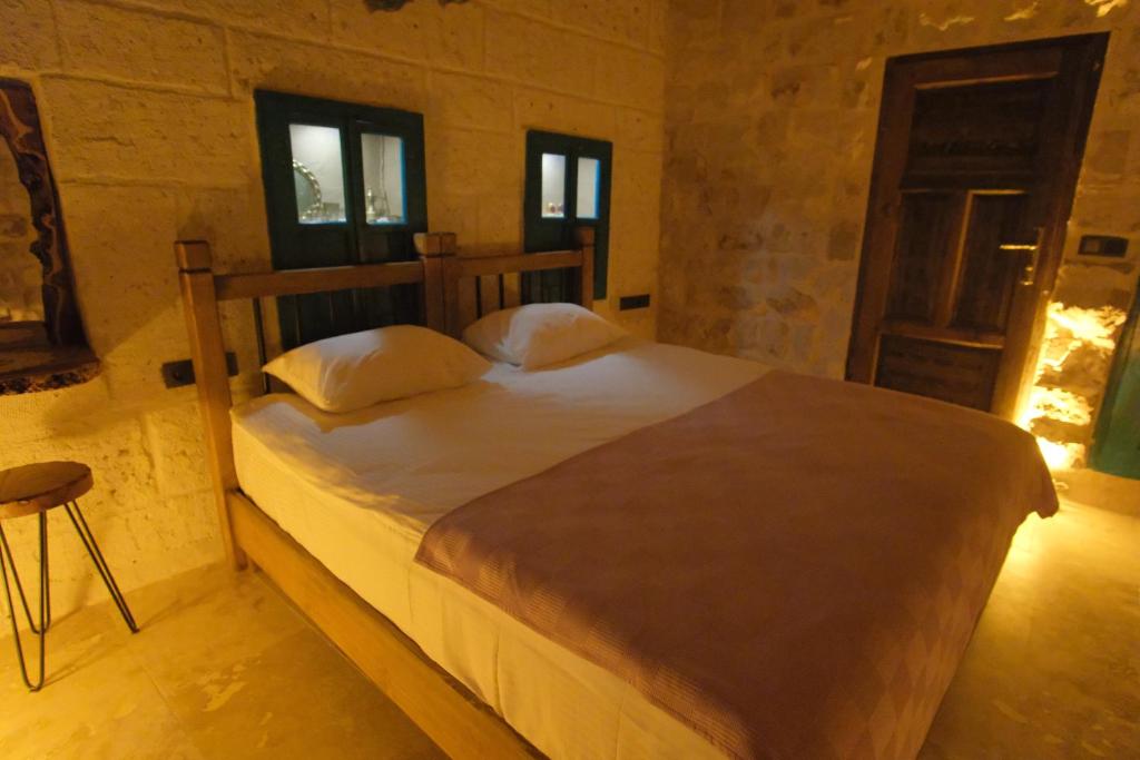 Euphoria Cave House - 1