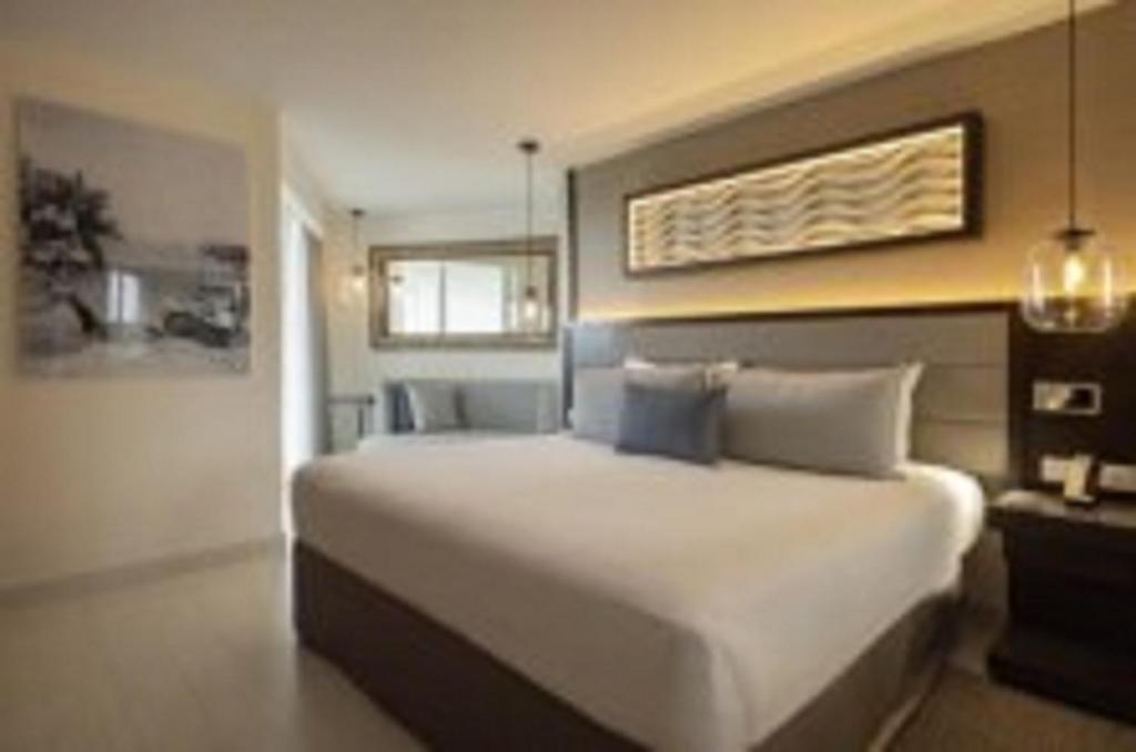 Voodi või voodid majutusasutuse Hideaway at Royalton Blue Waters, An Autograph Collection all-Inclusive Resort - Adults Only toas