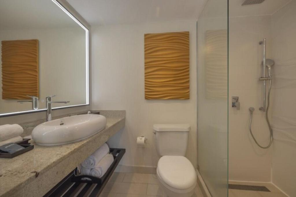Vannituba majutusasutuses Hideaway at Royalton Blue Waters, An Autograph Collection all-Inclusive Resort - Adults Only