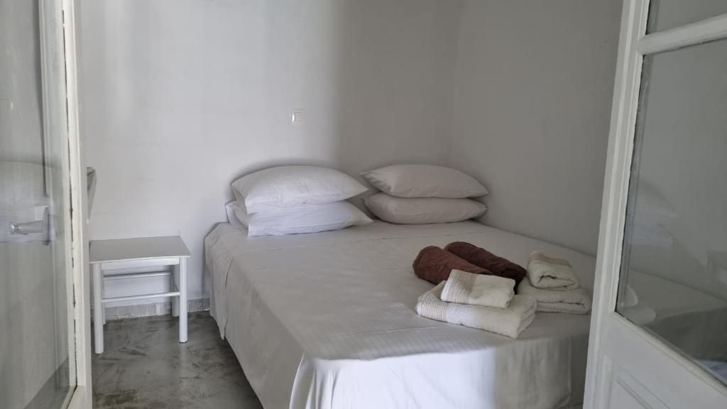 Postel nebo postele na pokoji v ubytování Sapsila Patmos Residences