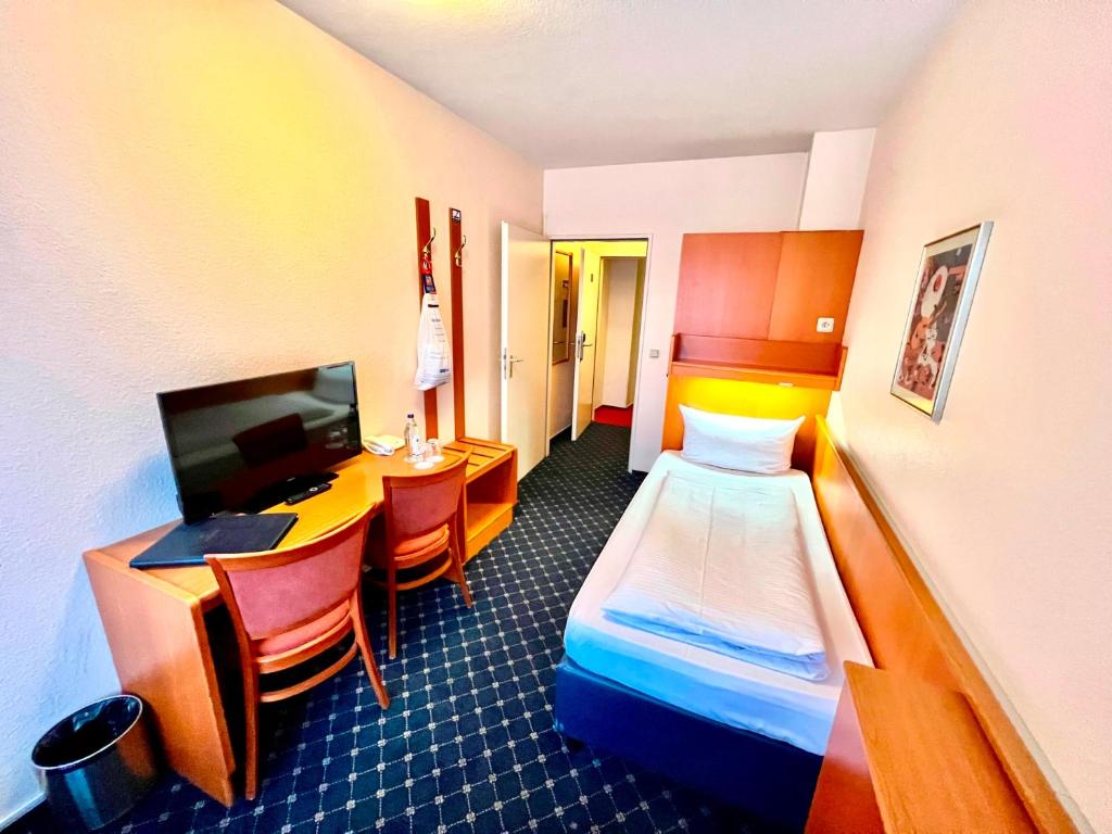 Postel nebo postele na pokoji v ubytování Elbbrücken Hotel