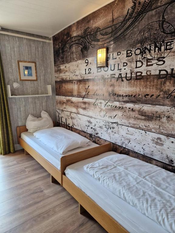 Postel nebo postele na pokoji v ubytování Harz Hotel Waldhaus