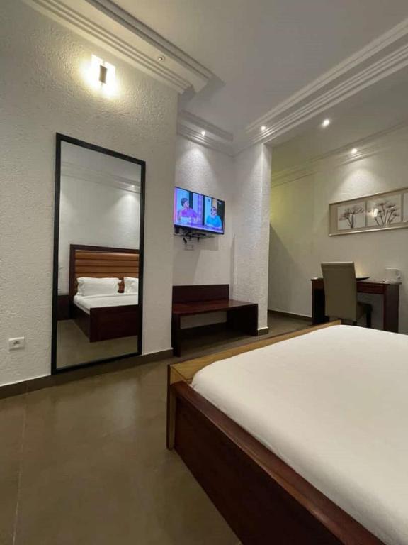 Postel nebo postele na pokoji v ubytování Hôtel Guest House Quatre Saisons