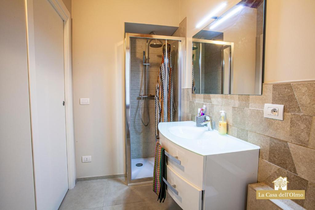 Łazienka w obiekcie La Casa dell'Olmo - Suite Apartment Cuneo