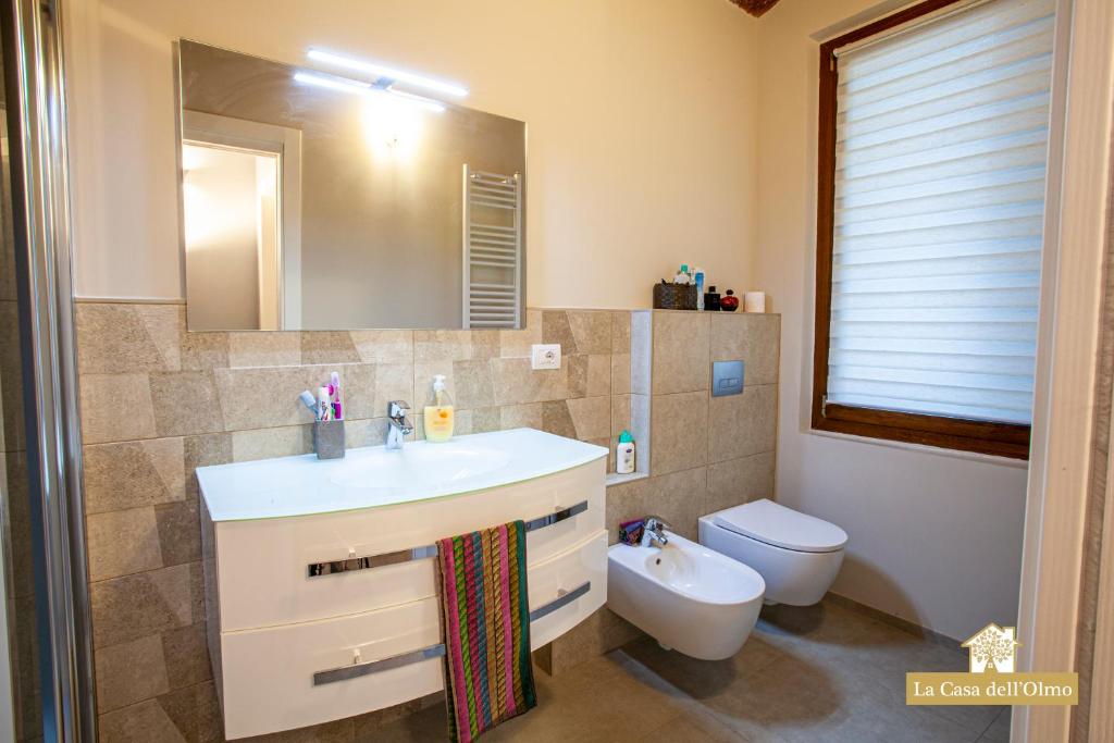 Łazienka w obiekcie La Casa dell'Olmo - Suite Apartment Cuneo