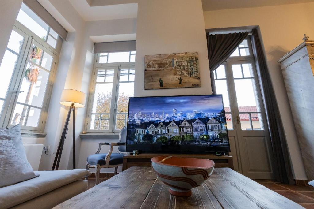 TV a/nebo společenská místnost v ubytování Lepanto Xenia Apartments 1F