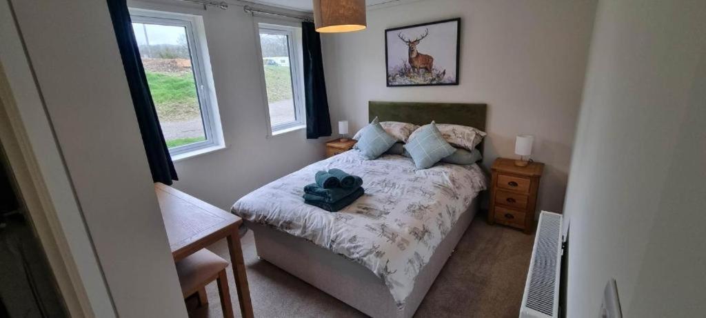 Two Bedroom Lodge In The Country - Owl, Peacock & Meadow - Superior Appartement