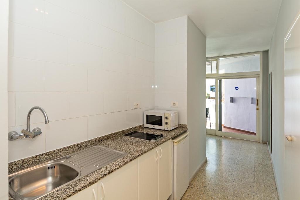 Kuchyň nebo kuchyňský kout v ubytování Apartamentos Panorama Adults Only