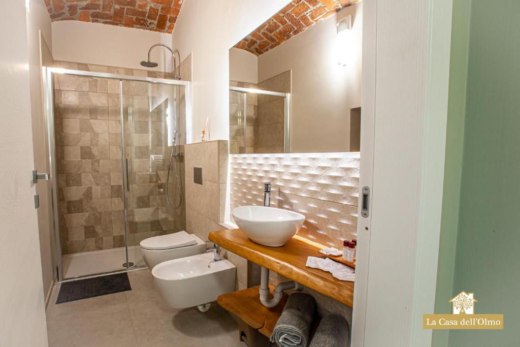 Łazienka w obiekcie La Casa dell'Olmo - Suite Apartment Cuneo