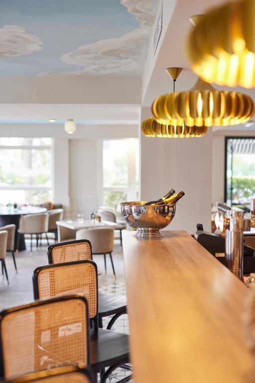 Hotel-Restaurant Isidore Nice Ouest - Resim 16