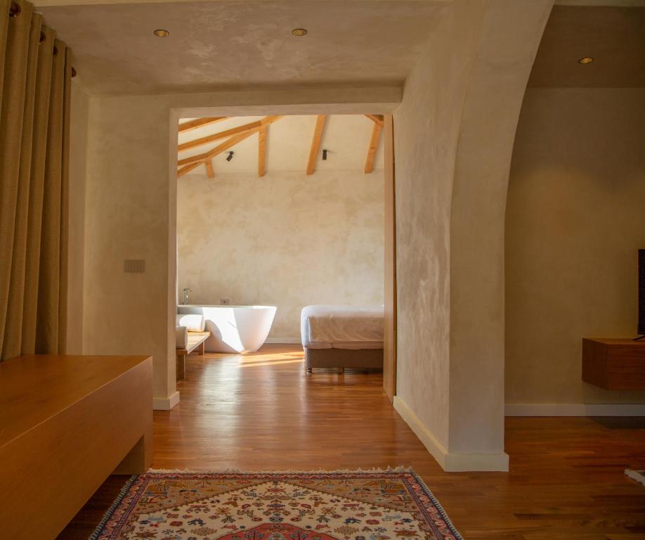 a bathroom with a bed and a tub in a room at Zoe Hora in Dhërmi