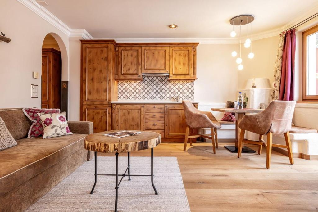 Ski-to-door BelArosa Suiten & Wellness 4 Sterne Superior - Junior Suite