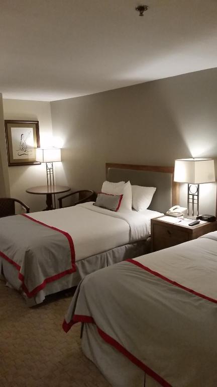 Ramada Plaza by Wyndham Garden Grove/Anaheim South - 