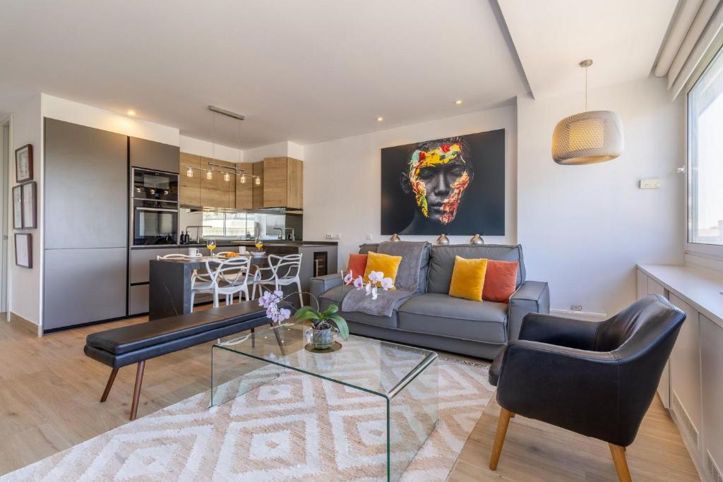 Charming 1-Bed Apartment with Bright Interiors