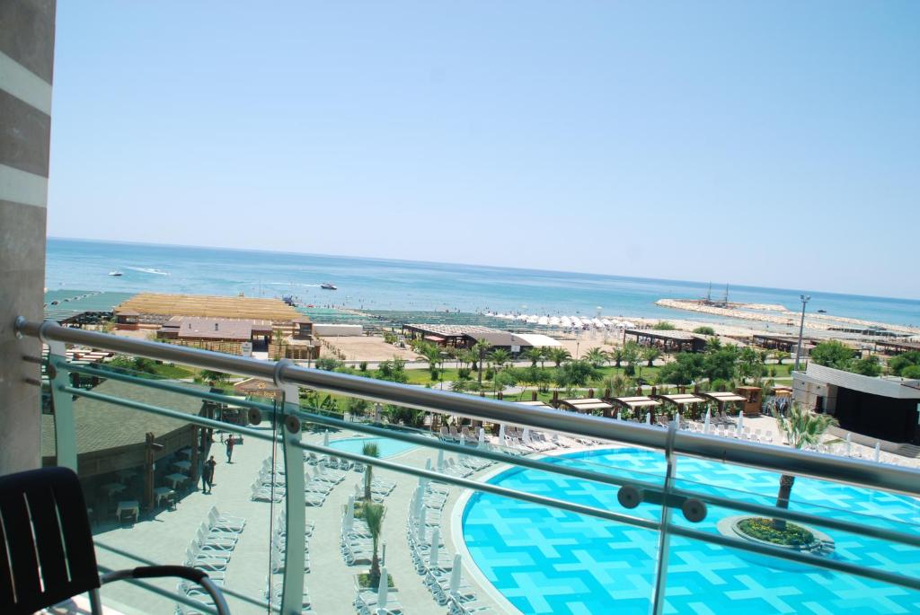 Bazén v ubytování Seamelia Beach Resort Hotel & SPA nebo v jeho okolí