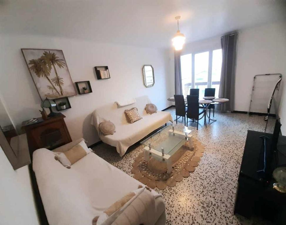 Photo de la galerie de l'établissement Appartement avec vue sur mer, à Canet