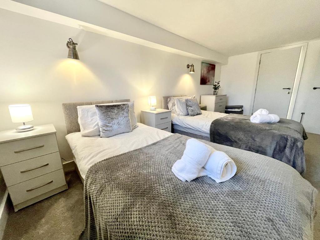 Ένα ή περισσότερα κρεβάτια σε δωμάτιο στο Fantastic convenient 2 Bedroom 2 bathroom Perfect for Stansted Airport, 3 minute walk to Bishops Stortford Train Station!