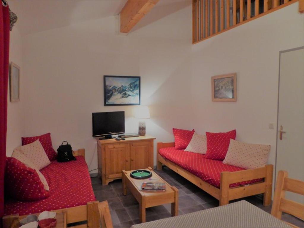 Appartement Valfréjus, 2 pièces, 8 personnes - FR-1-265-203にあるシーティングエリア