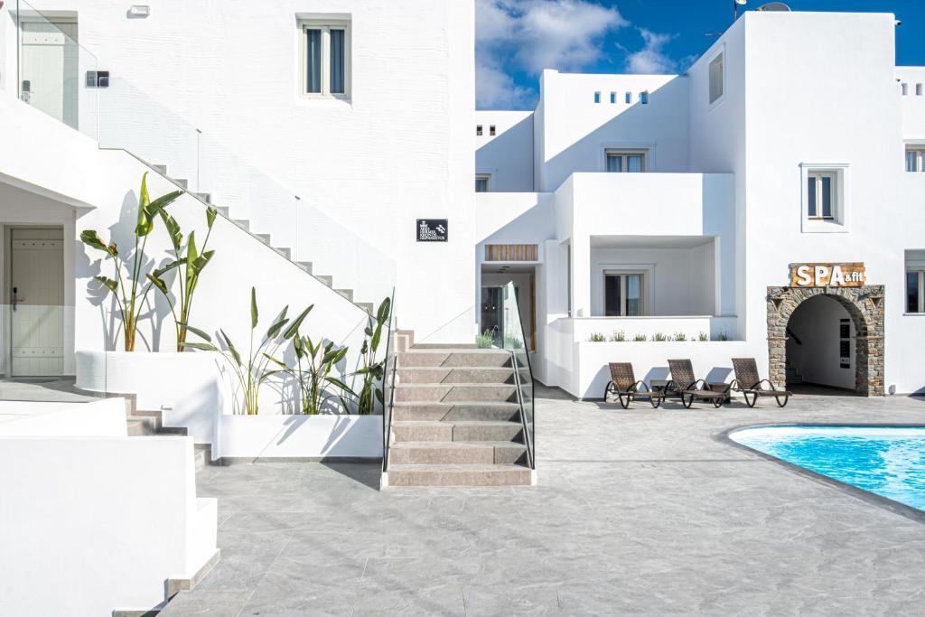 Bazén v ubytování Liana Beach Hotel & Spa nebo v jeho okolí
