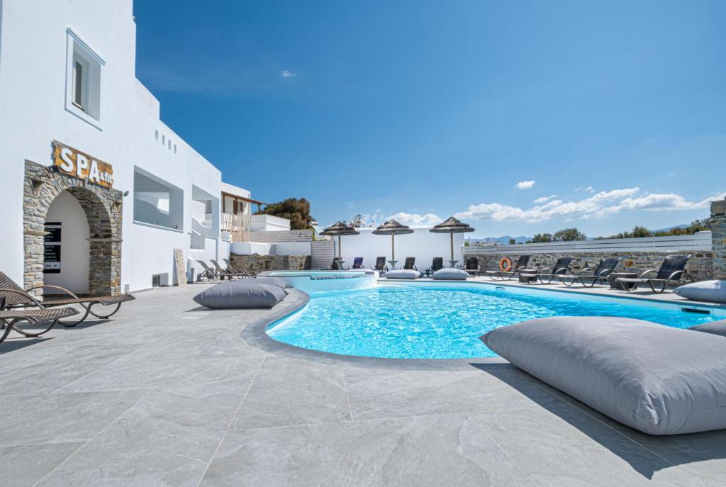Bazén v ubytování Liana Beach Hotel & Spa nebo v jeho okolí