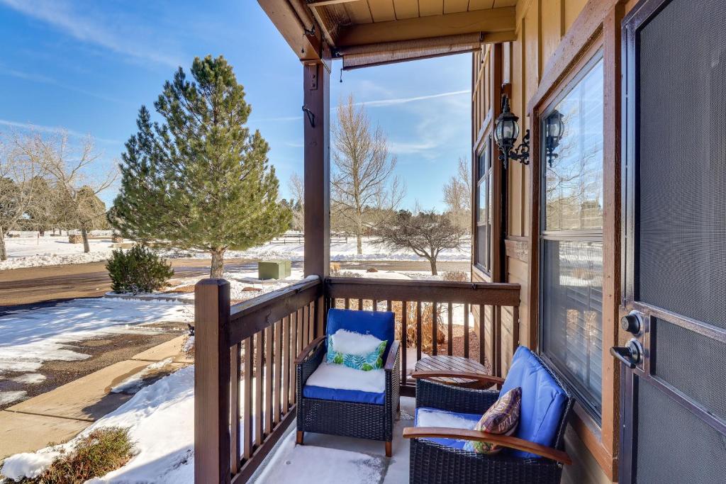 PetFriendly Overgaard Condo Porch and Lake Access, Overgaard
