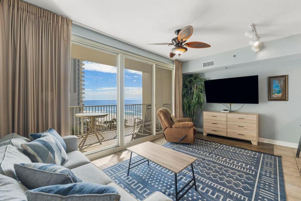 Μια τηλεόραση ή/και κέντρο ψυχαγωγίας στο Shores of Panama Unit 708