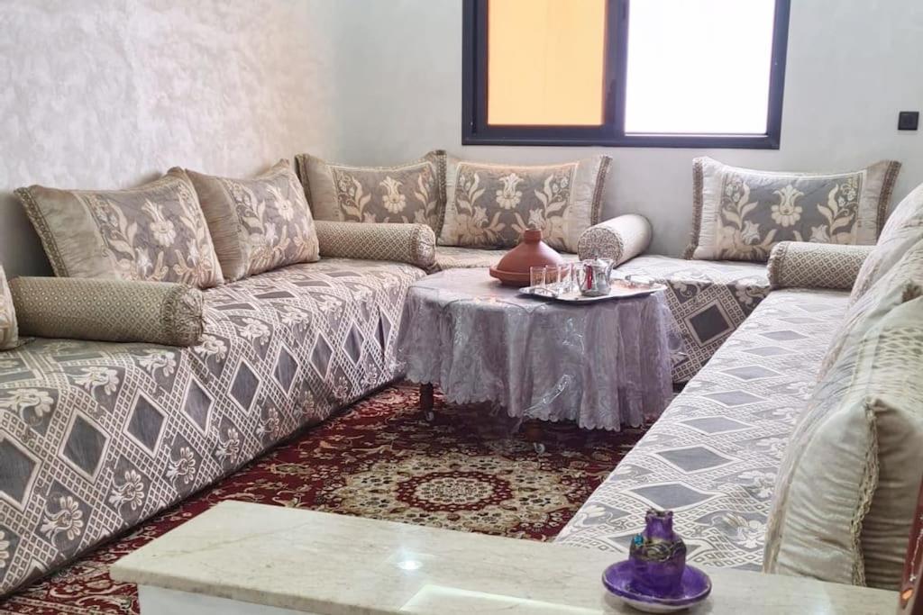 Posezení v ubytování Apartment close to CMN-Airport Casablanca