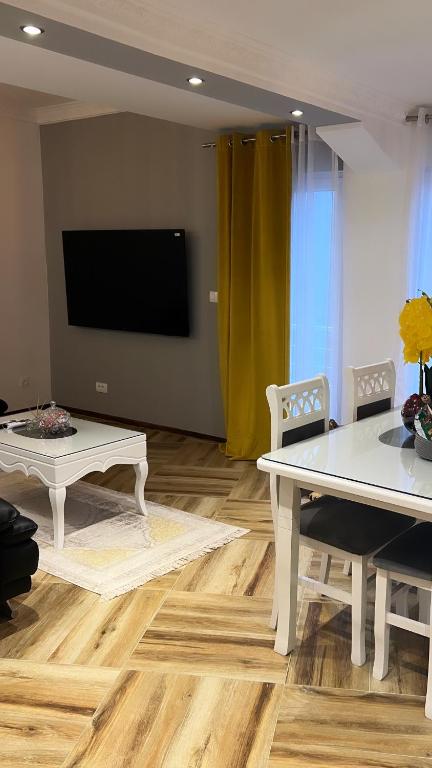 TV a/nebo společenská místnost v ubytování Apartman Scepanovic