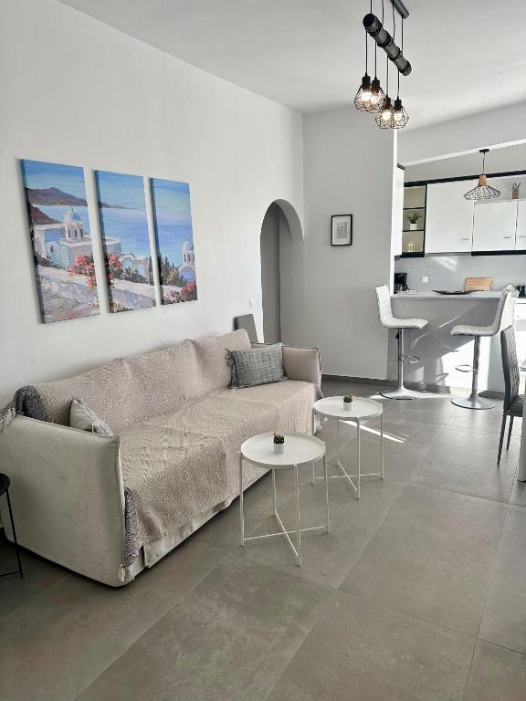 Posezení v ubytování White Swallow Suite Santorini