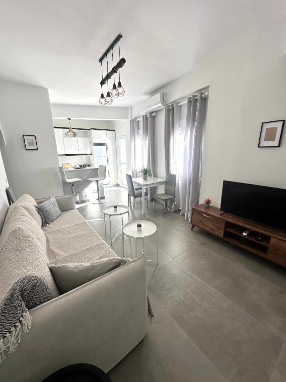 TV a/nebo společenská místnost v ubytování White Swallow Suite Santorini