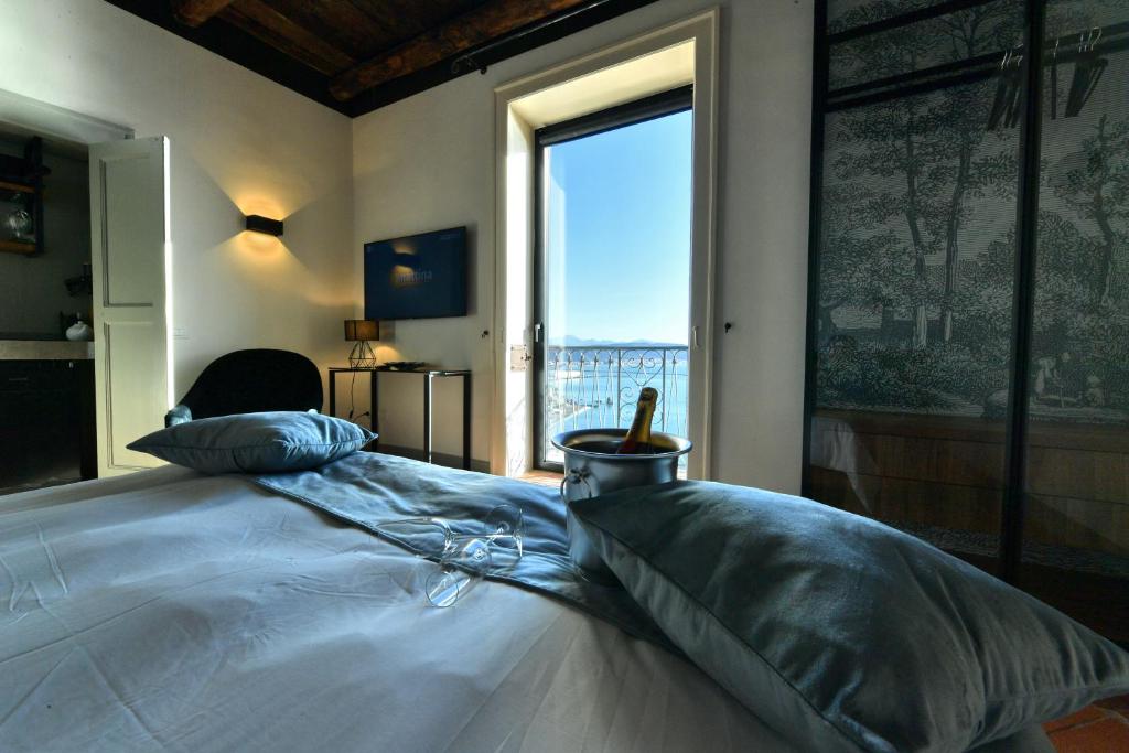 Кровать или кровати в номере In Costa Relais & Luxury Suites