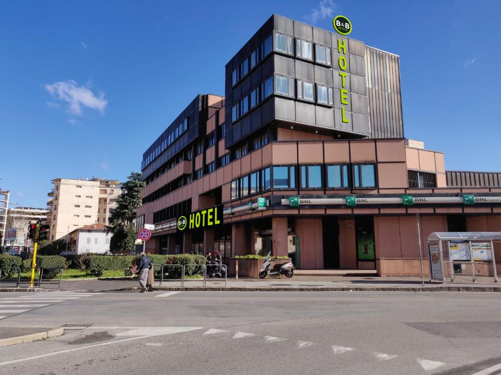 a building on the corner of a street at B&B HOTEL Prato City Center in Prato
