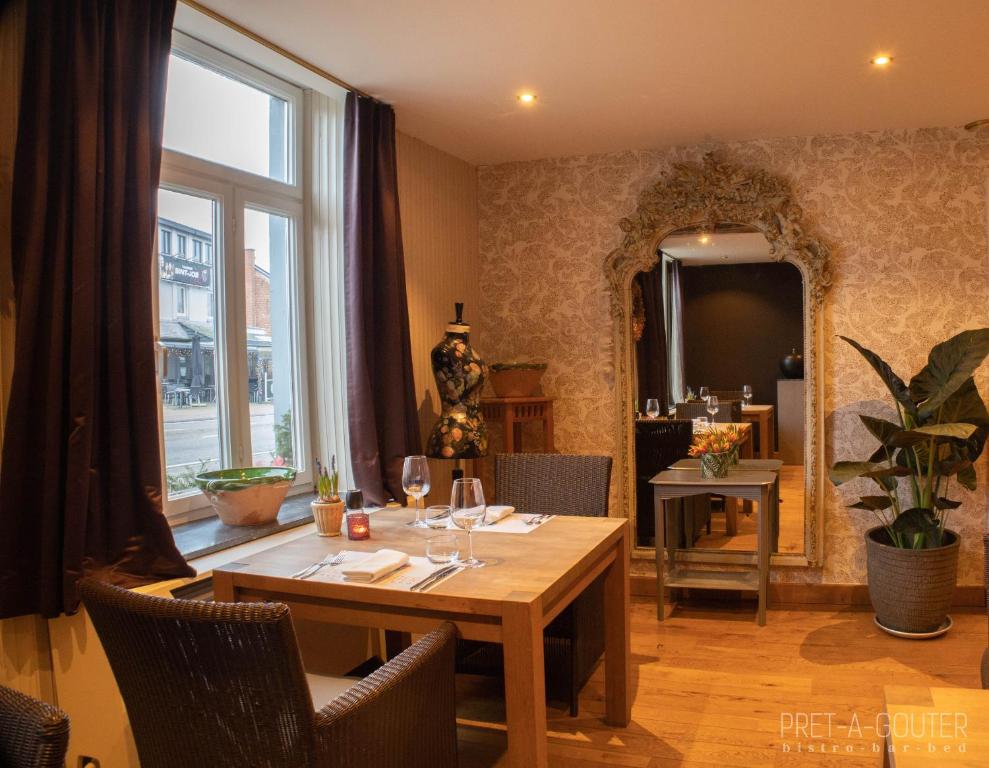 Posezení v ubytování PRET A GOUTER bistro bar bed