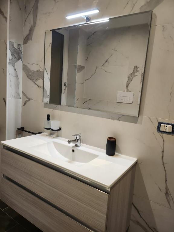 Holding House -Close train station and port - 6