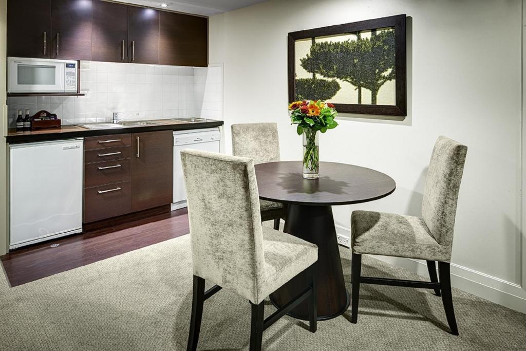 
Studio Apartment with Lake View
