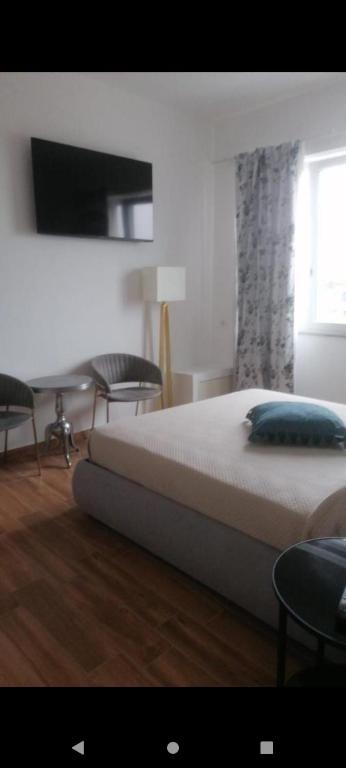 Holding House -Close train station and port - 9