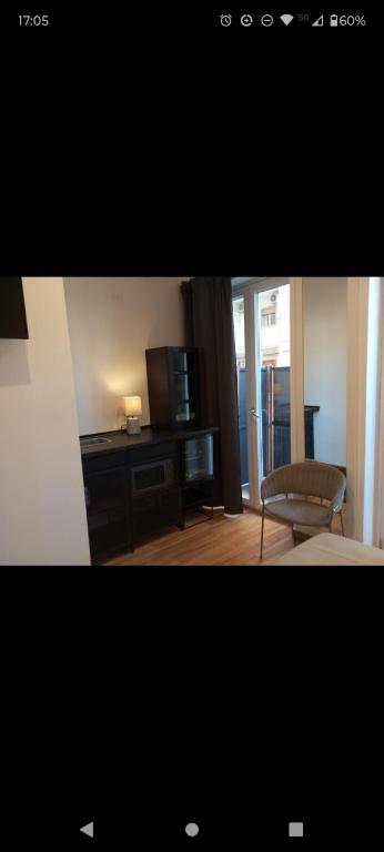 Holding House -Close train station and port - 12