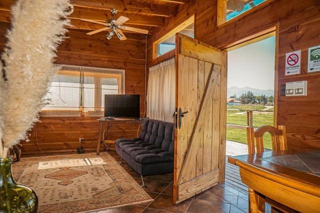 a living room with a couch and a sliding door at Texas Limache in Limache