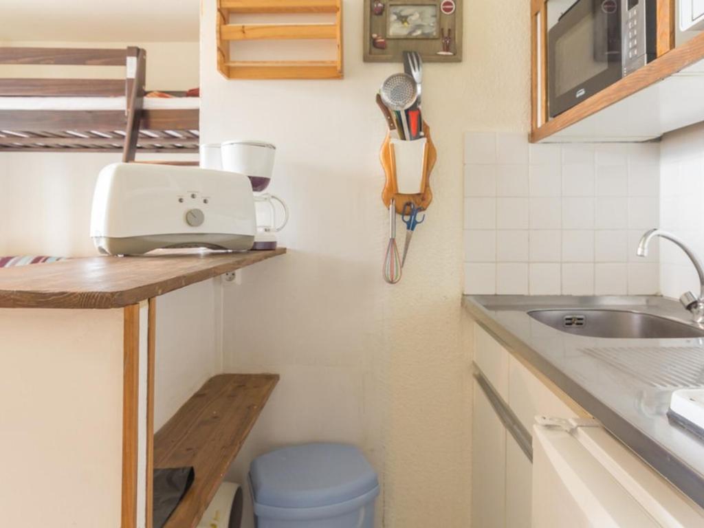 Zdjęcie z galerii obiektu Studio confortable aux pieds des pistes avec balcon - FR-1-267-214 w mieście Villarembert