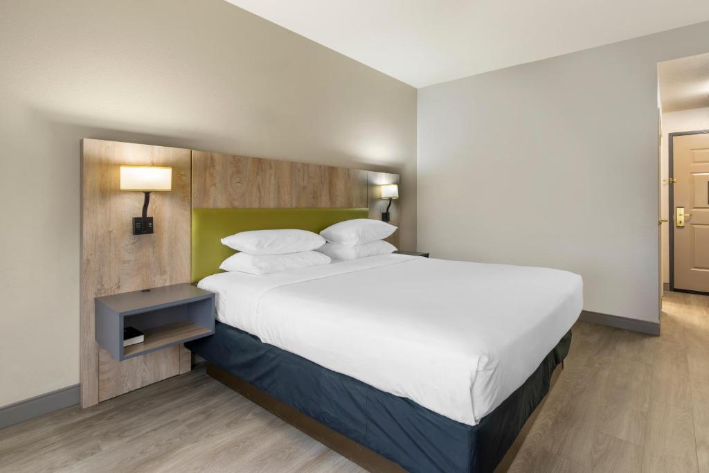 Country Inn & Suites by Radisson, Tampa Airport North, FL - Room King - Non-fumeur