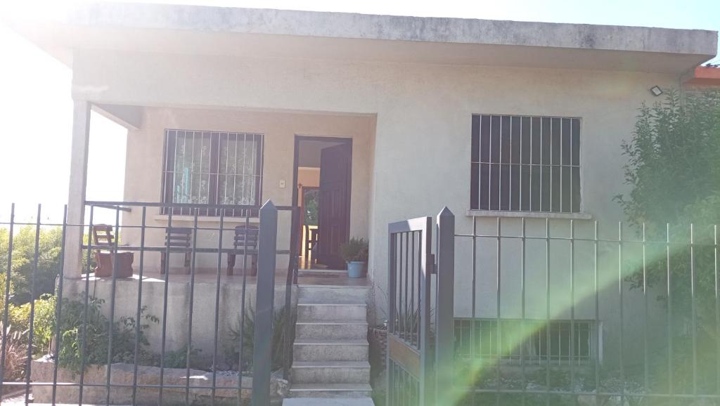 a house with a gate and a fence at Casa Timbó in Piriápolis