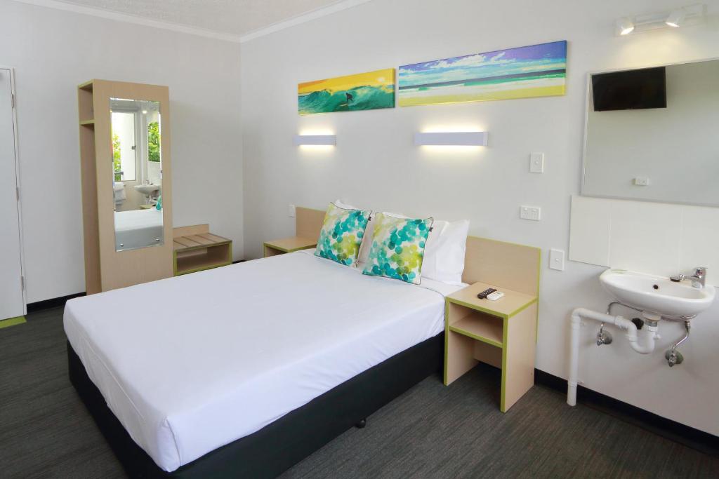 Postel nebo postele na pokoji v ubytování Palm Beach Hotel