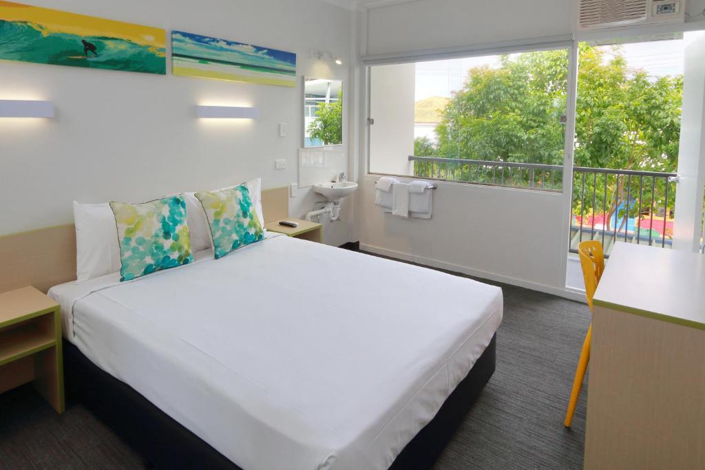 
Economy Queen Room with Shared Bathroom 
